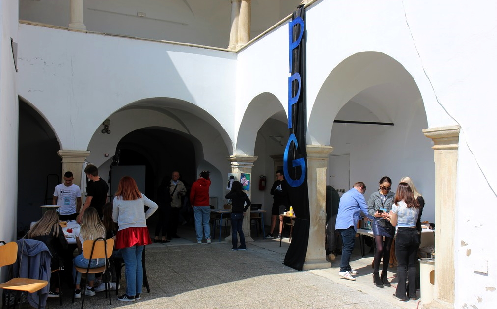 Prva privatna gimnazija s pravom javnosti