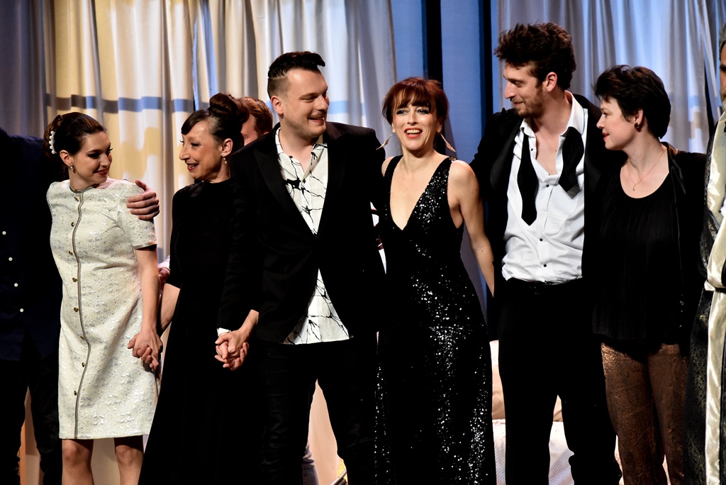 Mačka na vrućem limenom krovu