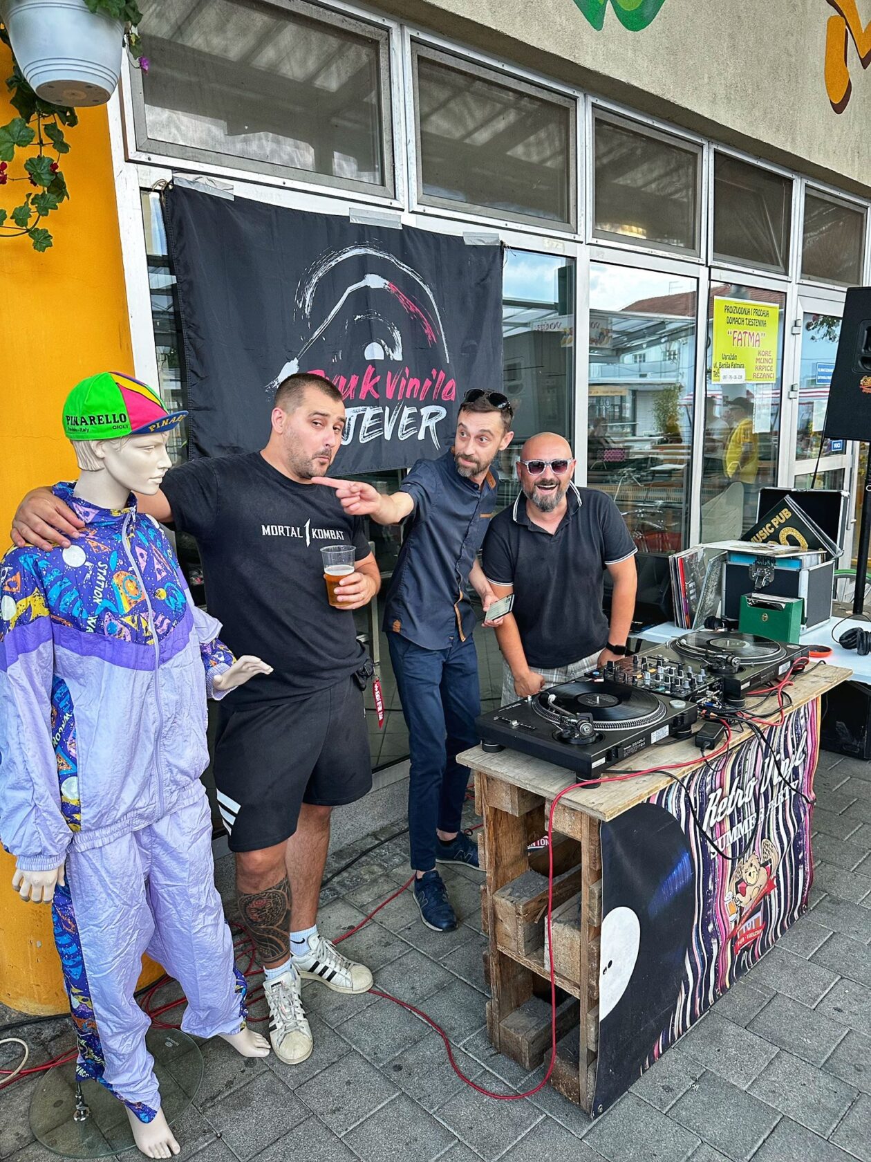 15ac3844-3a86-4eb8-a439-a0c44f54101d