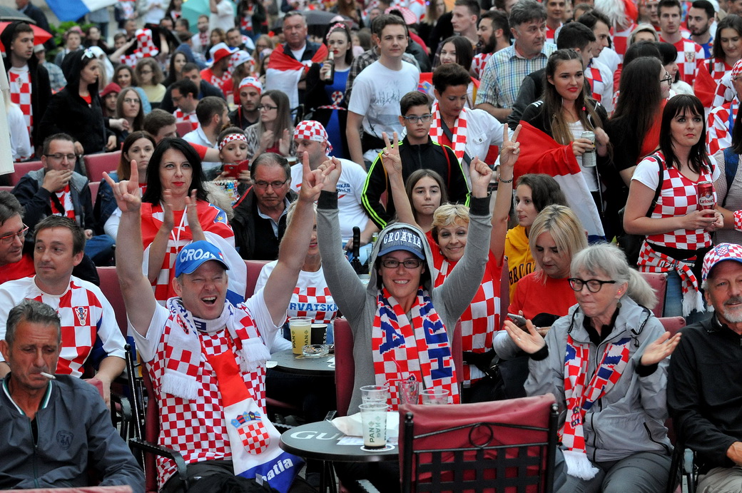 Navijači na Korzu, utakmica Hrvatska – Engleska