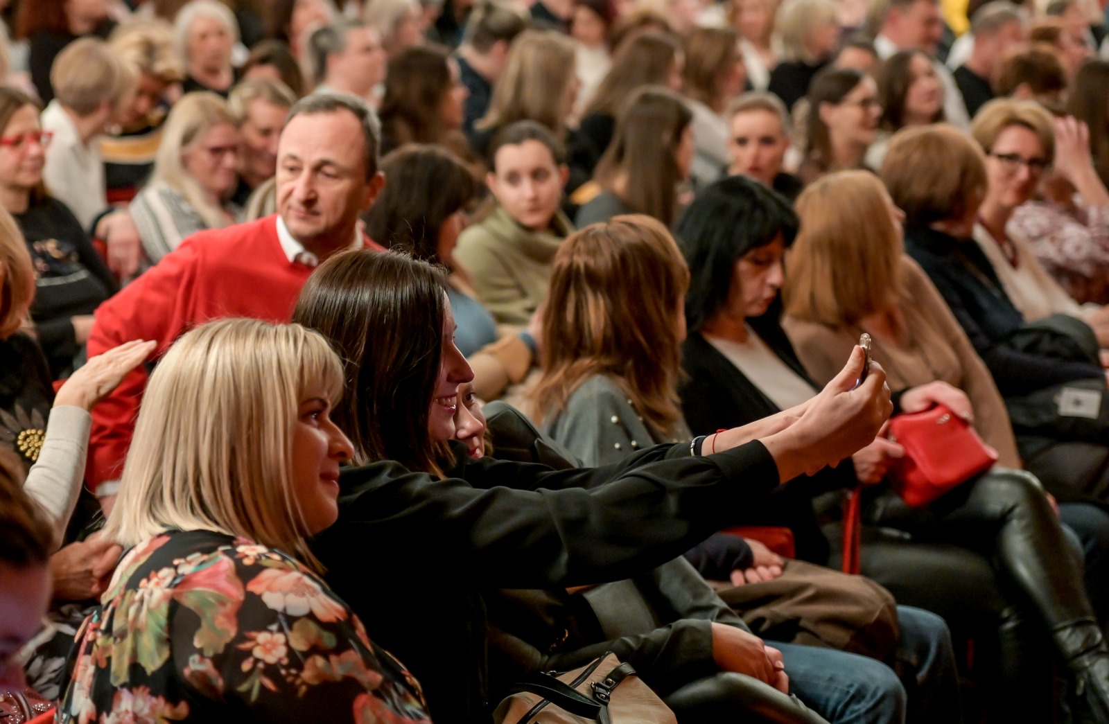 Tjedan smijeha, Kerekesh Teatar