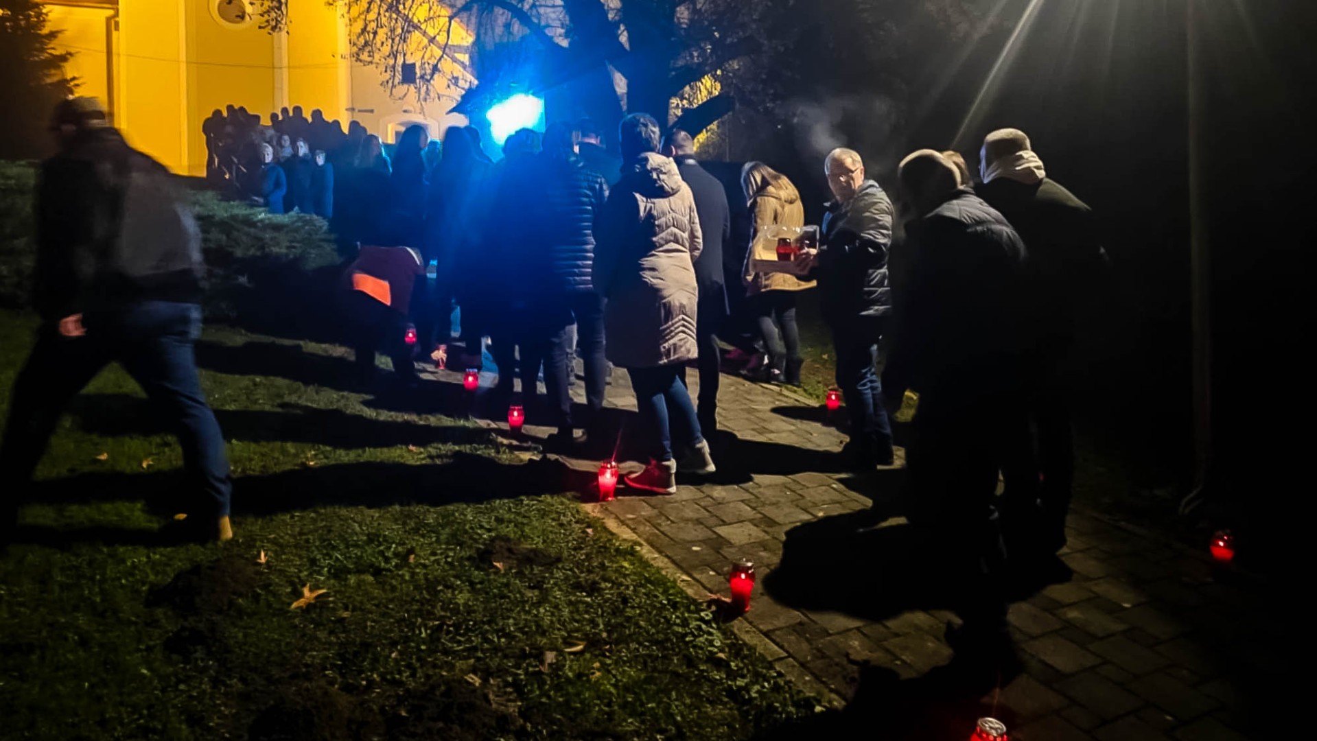 171124-paljenje-lampiona-5 (Large) 171124-paljenje-lampiona-5 (Large)