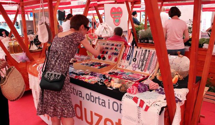 1350185511526925847812651881028