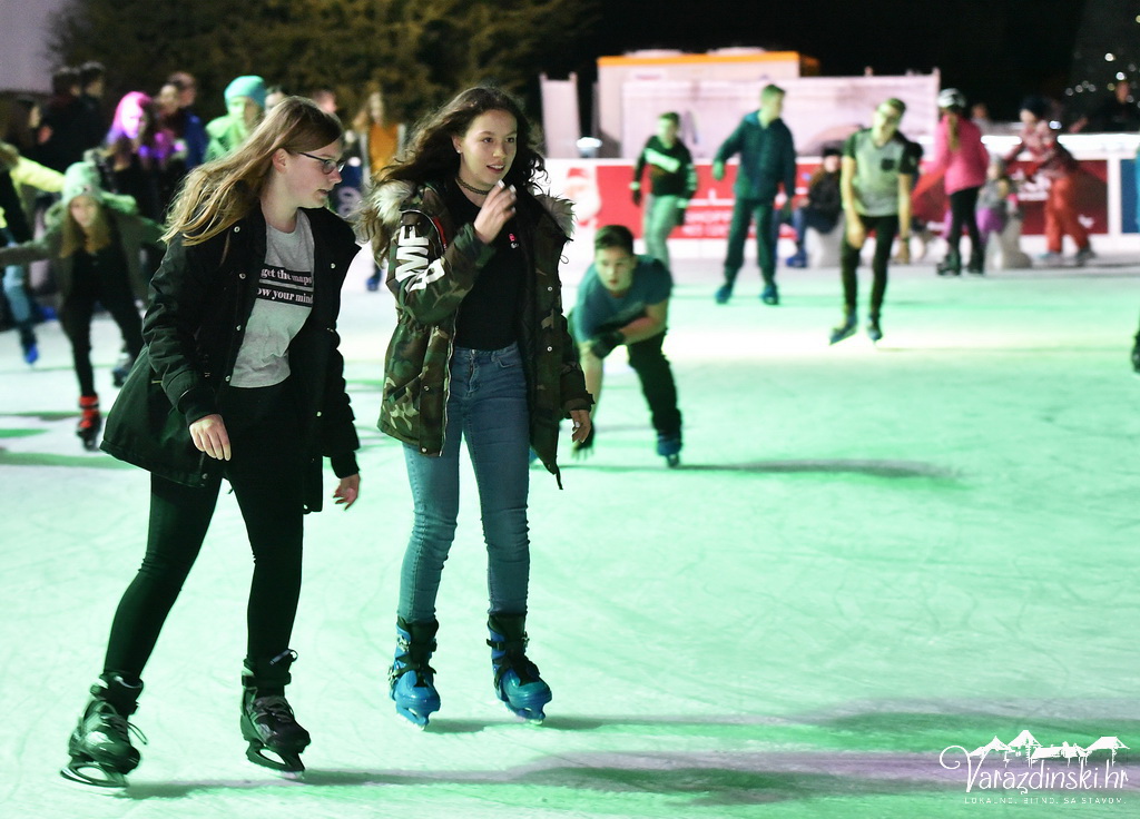 Ledena čarolija na Starom gradu, klizalište, ledeni tobogan,