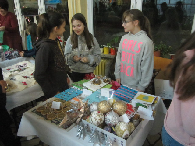 Božićni sajam u V. osnovnoj školi