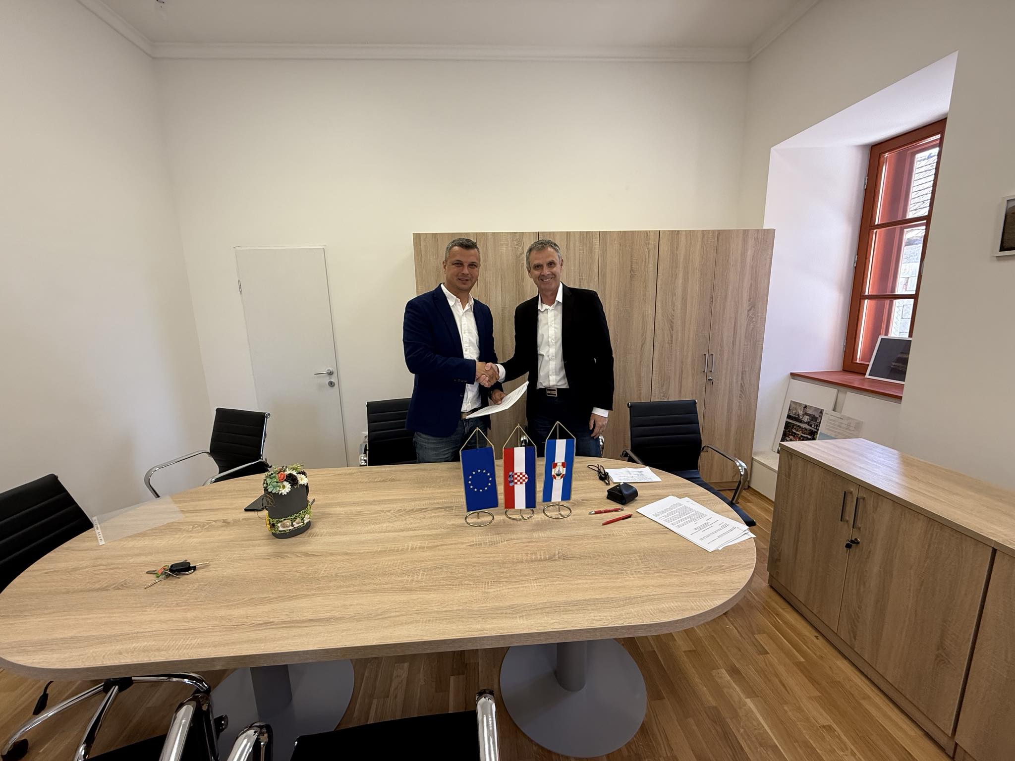 1c471111-0917-4133-a405-cbc3e9046e9e 1c471111-0917-4133-a405-cbc3e9046e9e