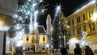 Povodom otvorenja Adventa u Varaždinu upaljeno tisuće lampica