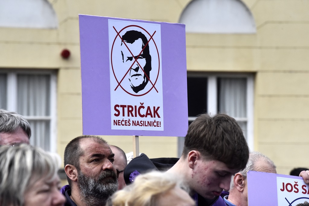 Prosvjed ‘Dosta je!’