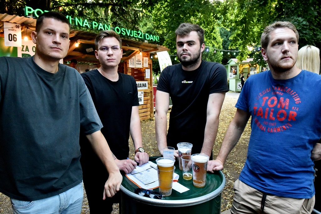 Biergarten 15.6.2022. Open air pub quiz by Darac