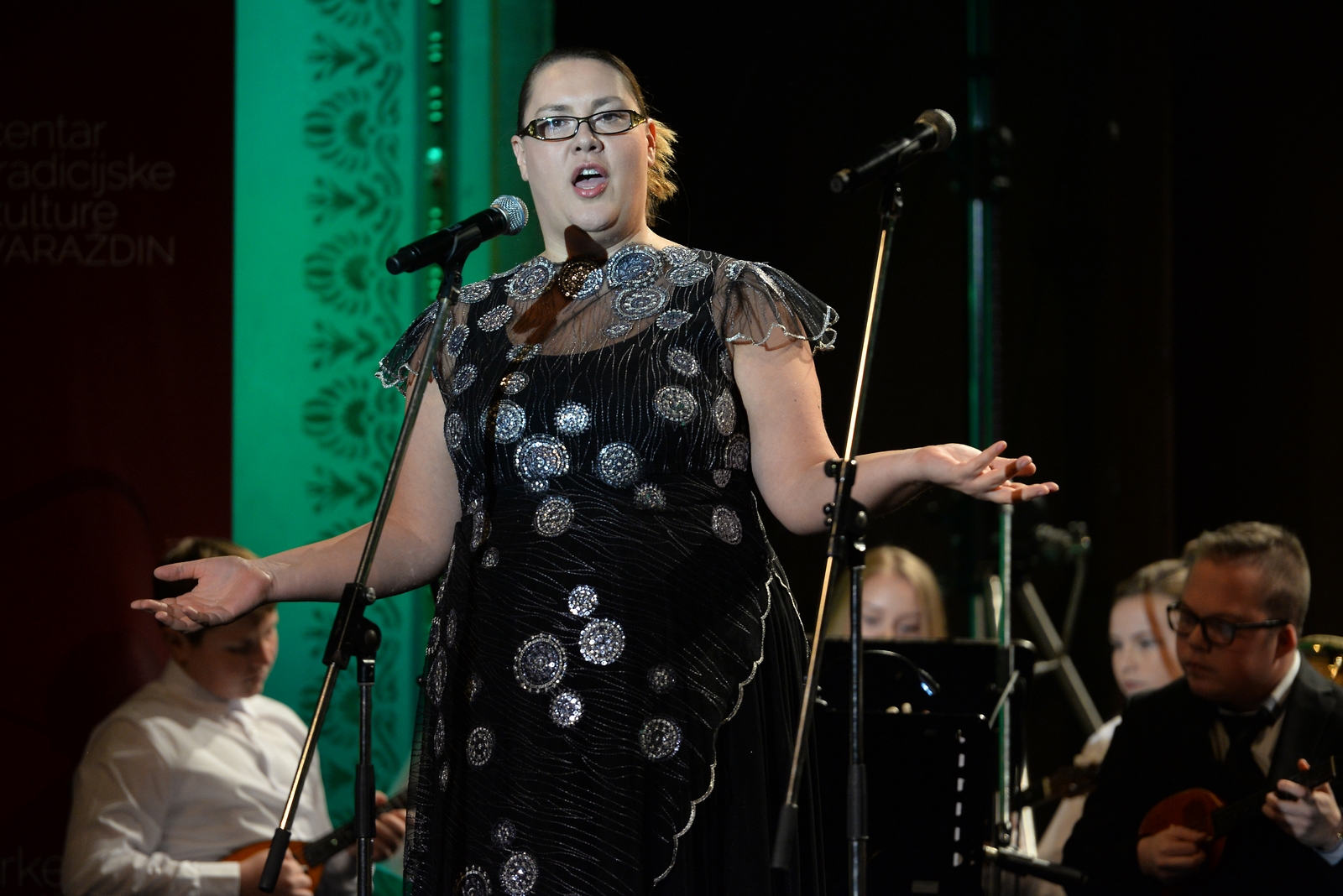 GLAZBENA ‘POSLASTICA’ Tamburaški orkestar varaždinskog CTK-a i Đani Stipaničev oduševili publiku u varaždinskom HNK GLAZBENA ‘POSLASTICA’ Tamburaški orkestar varaždinskog CTK-a i Đani Stipaničev oduševili publiku u varaždinskom HNK