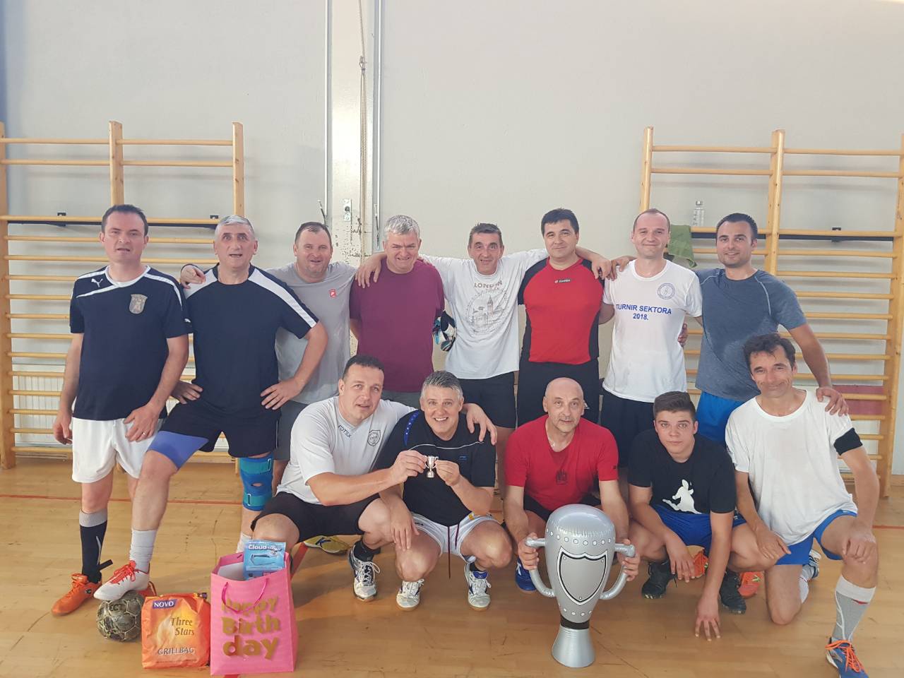 Crni i Bijeli – mali nogomet