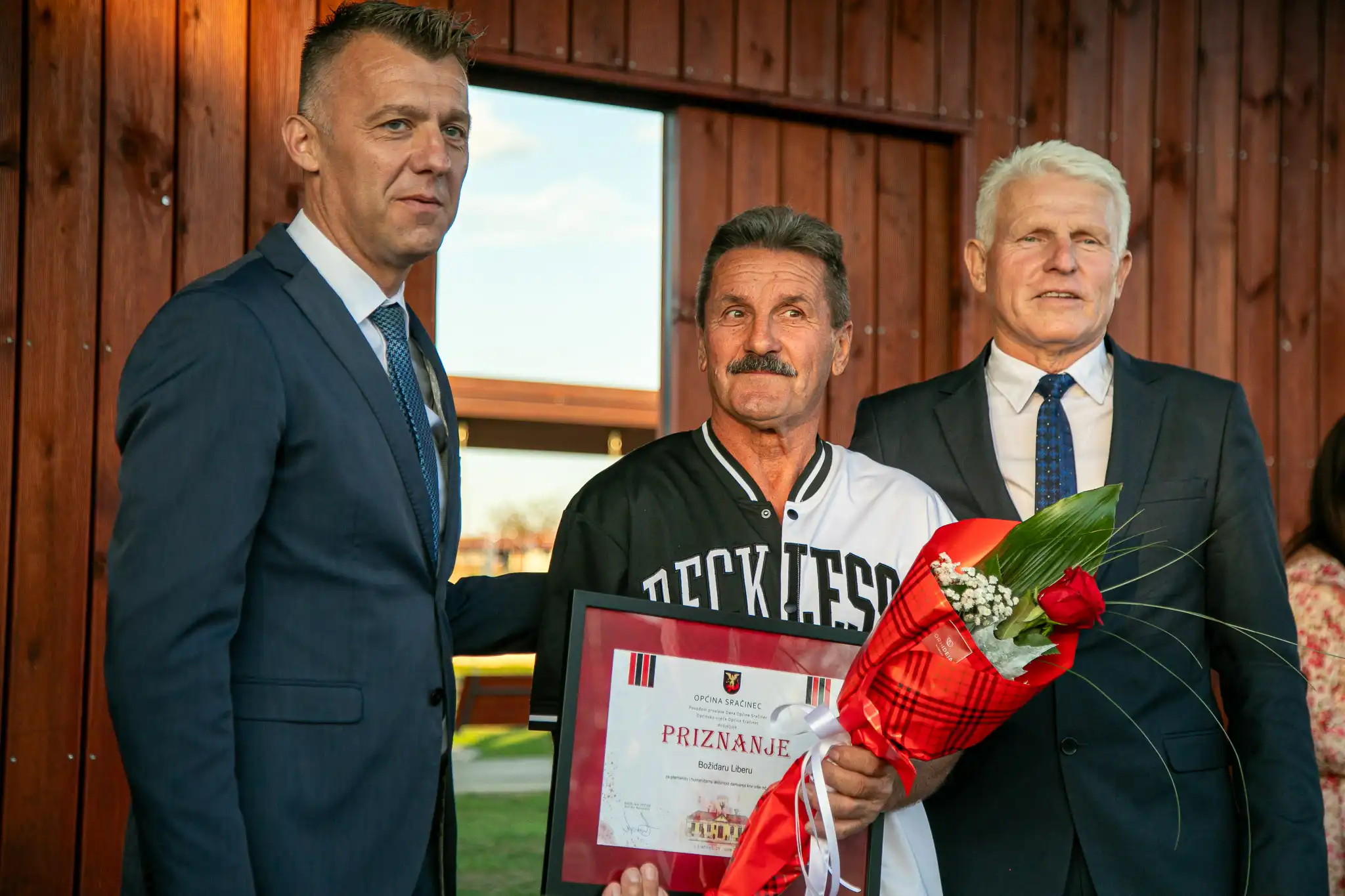 20240927-17_54_44__ZVMK3229 20240927-17_54_44__ZVMK3229