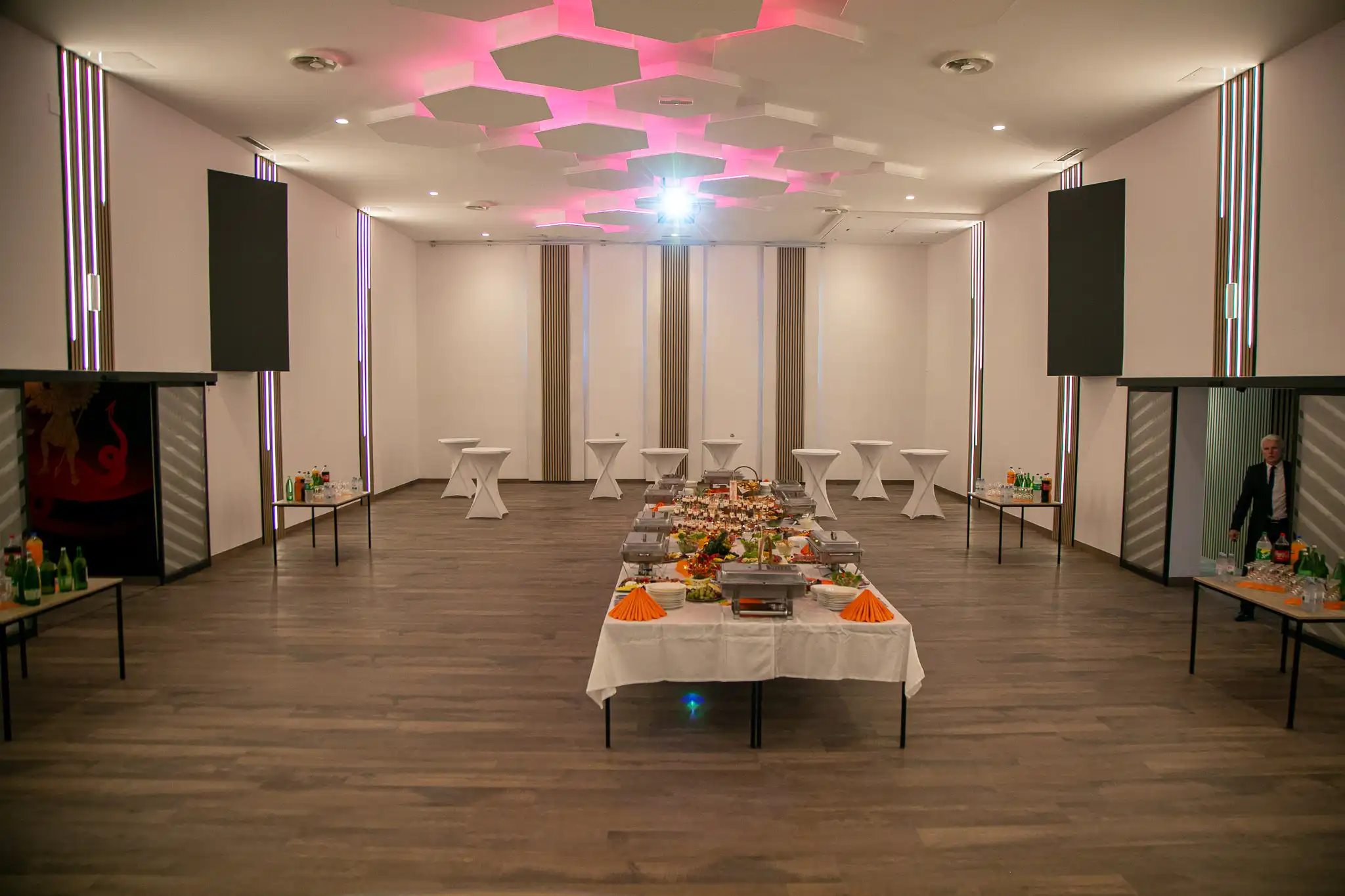 20240927-18_23_09__ZVMK3331 20240927-18_23_09__ZVMK3331