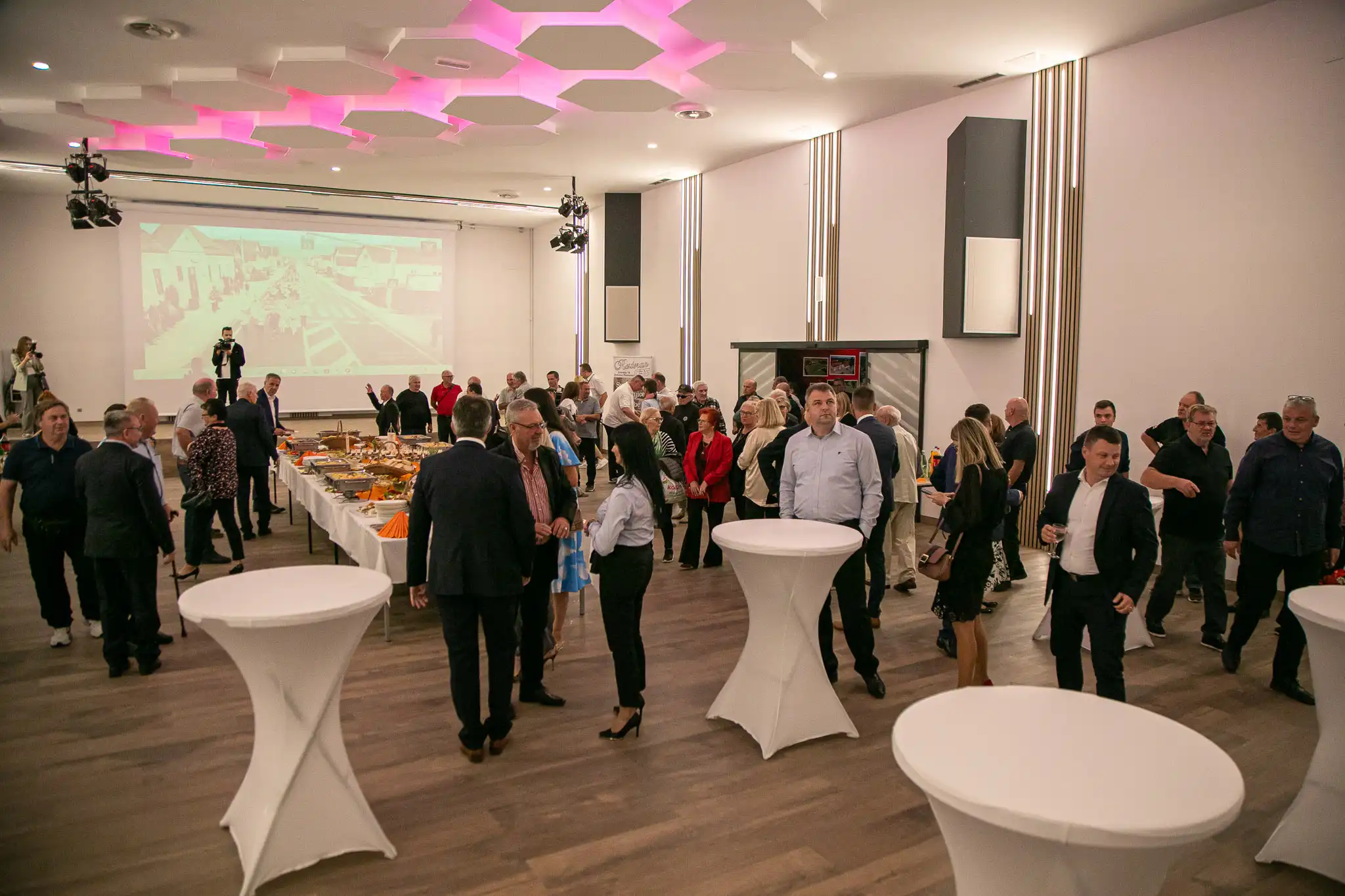 20240927-18_26_12__ZVMK3381 20240927-18_26_12__ZVMK3381