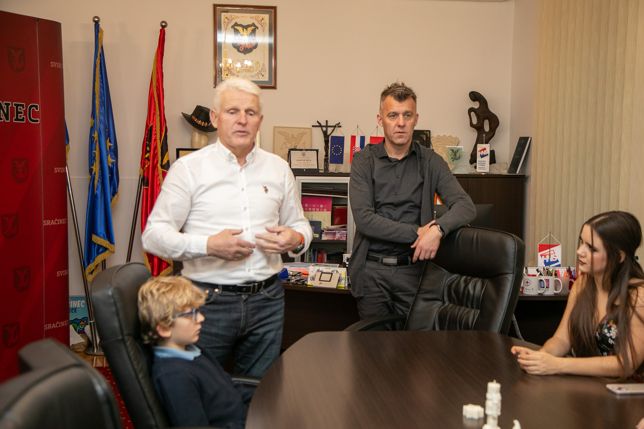 20241205-19_06_33__ZVMK9784 20241205-19_06_33__ZVMK9784