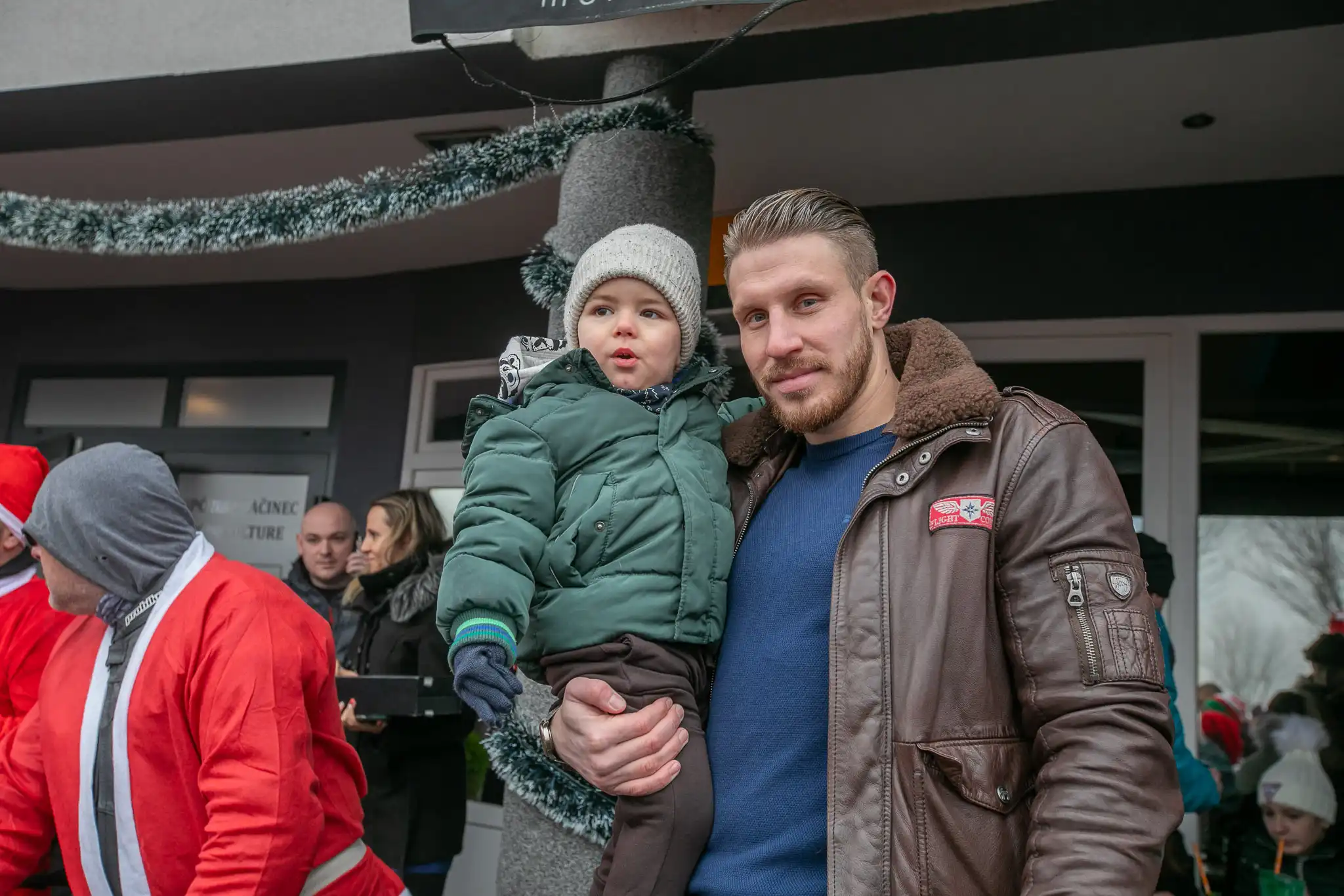 20241231-12_03_45__ZVMK2241 20241231-12_03_45__ZVMK2241