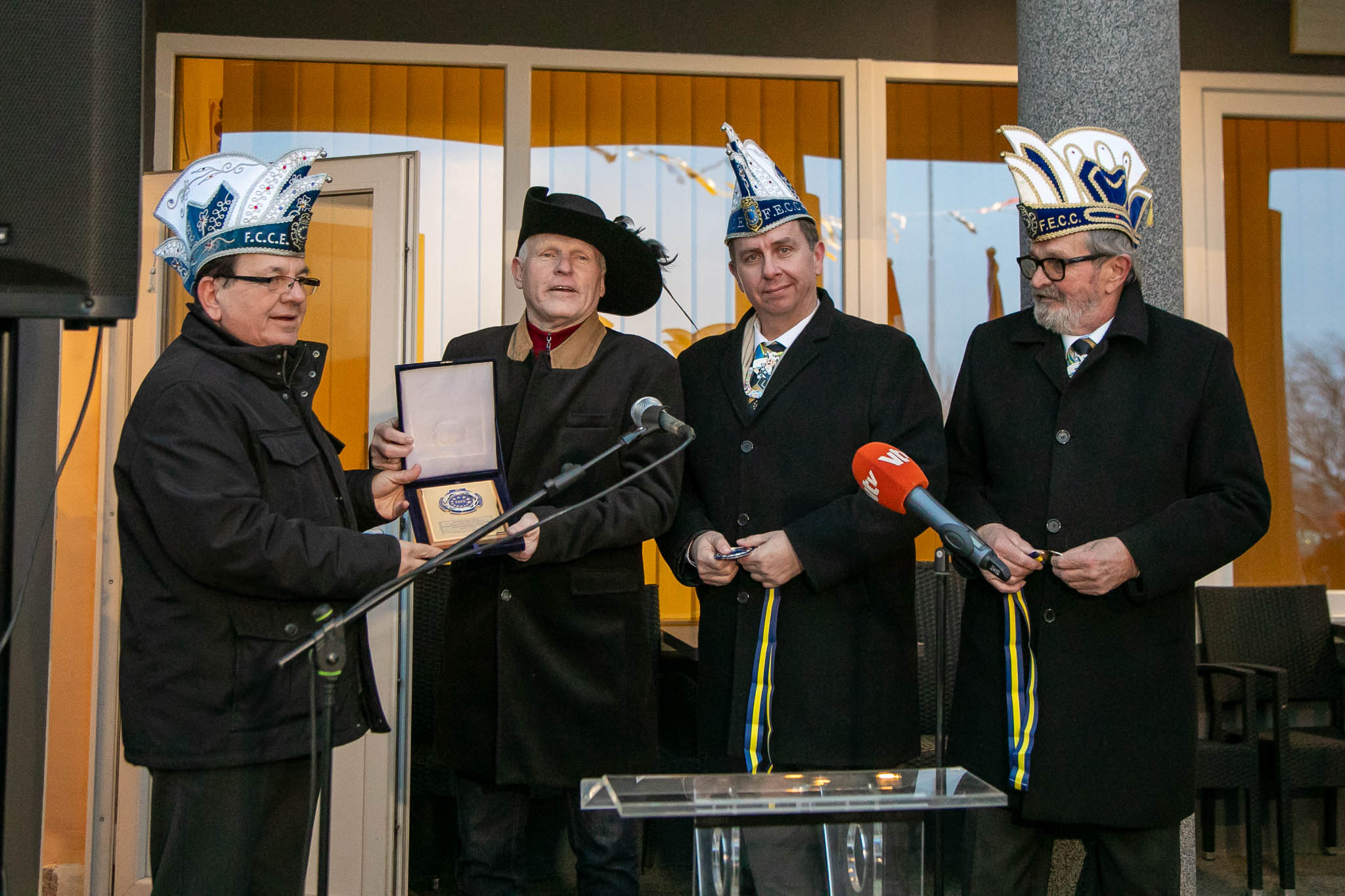 20250214-18_22_23__ZVMK2504