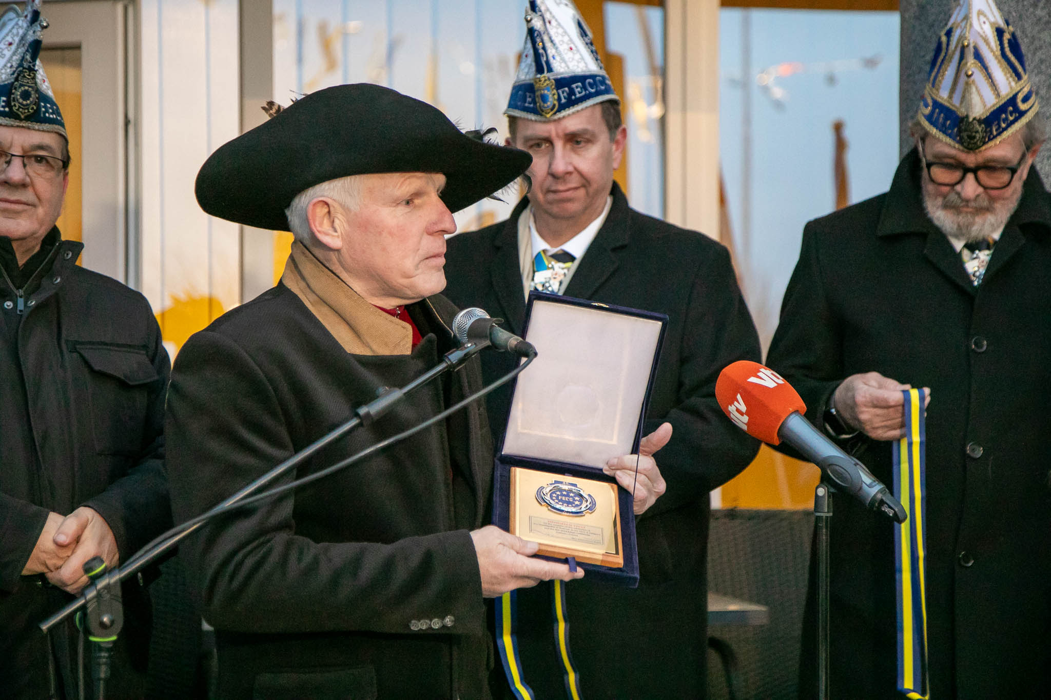 20250214-18_23_10__ZVMK2528