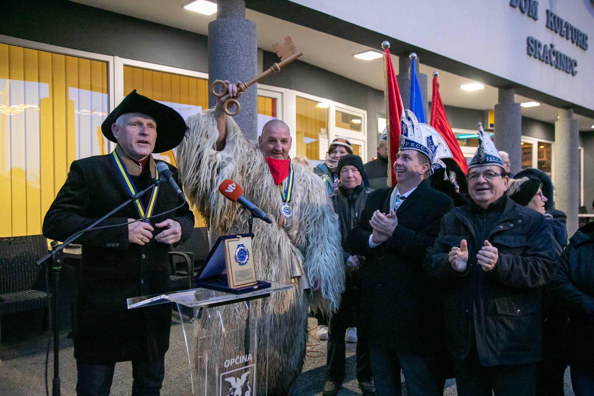 20250214-18_34_30__ZVMK2690