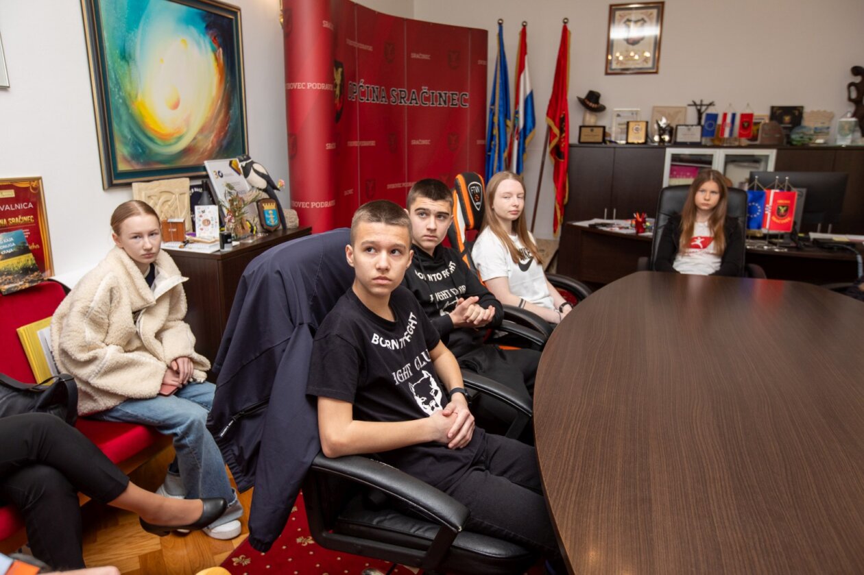 20250417-11_03_23__ZVMK7811