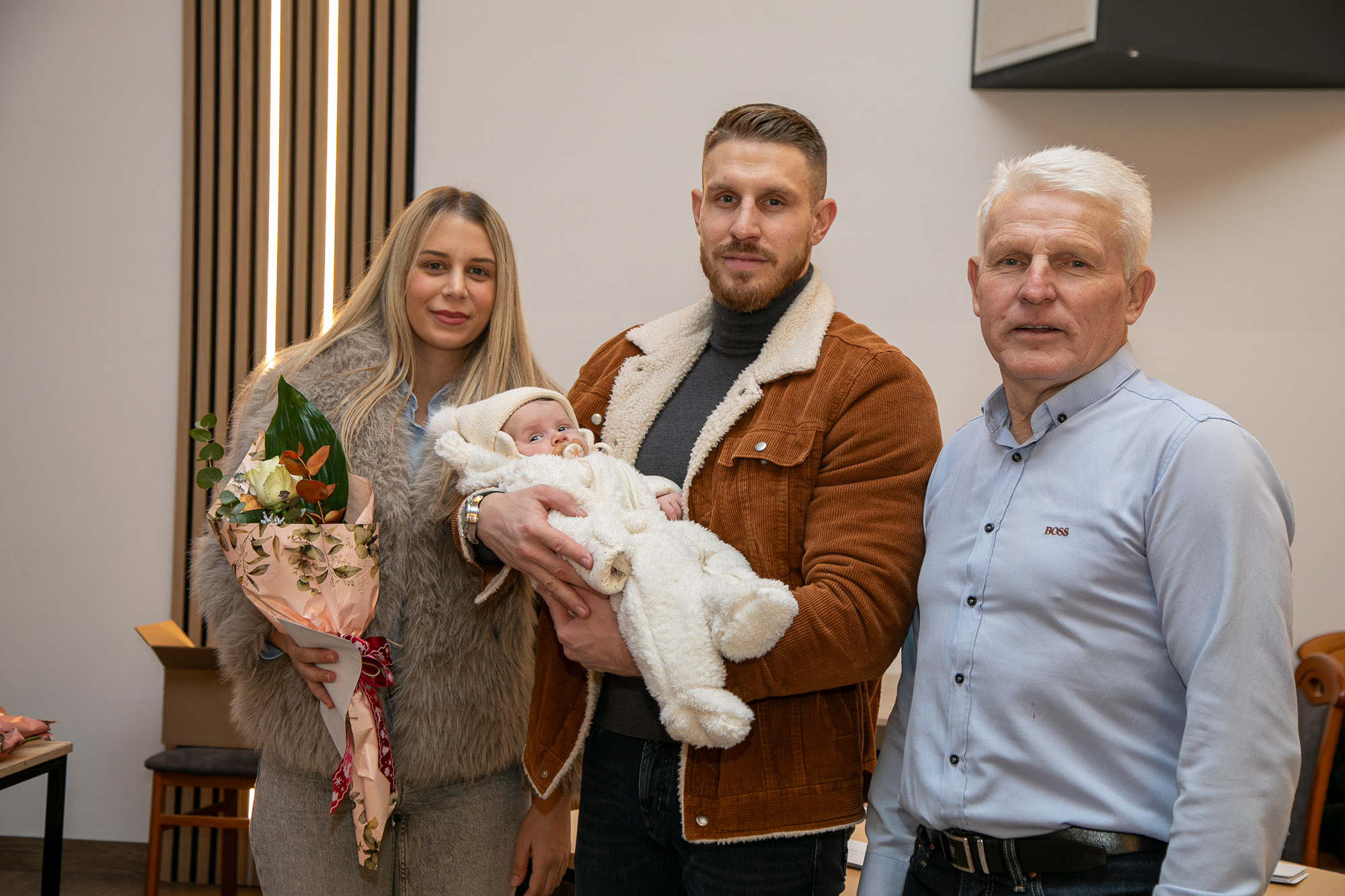 20251216-15_16_00__ZVMK2030