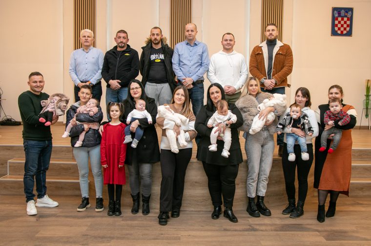 20251216-15_19_22__ZVMK2040