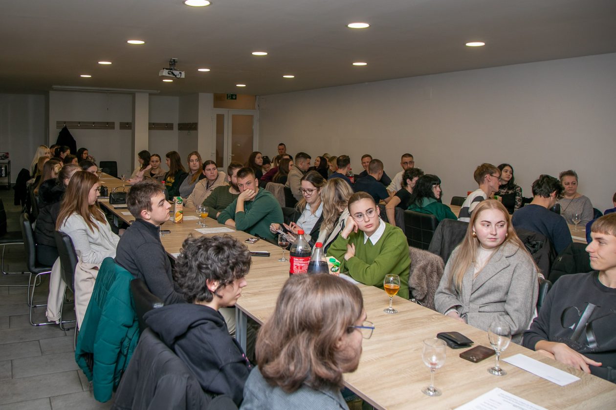 20251219-19_22_18__ZVMK2092 (1)