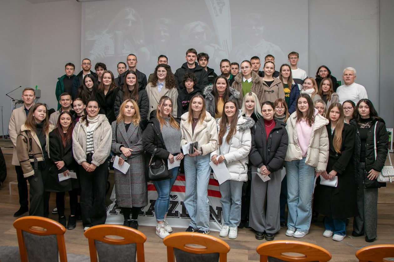 20251219-19_43_19__ZVMK2116