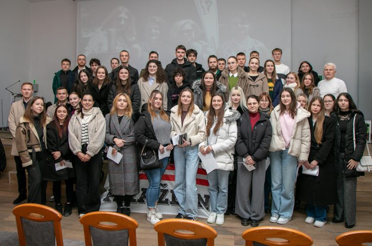 20251219-19_43_19__ZVMK2116