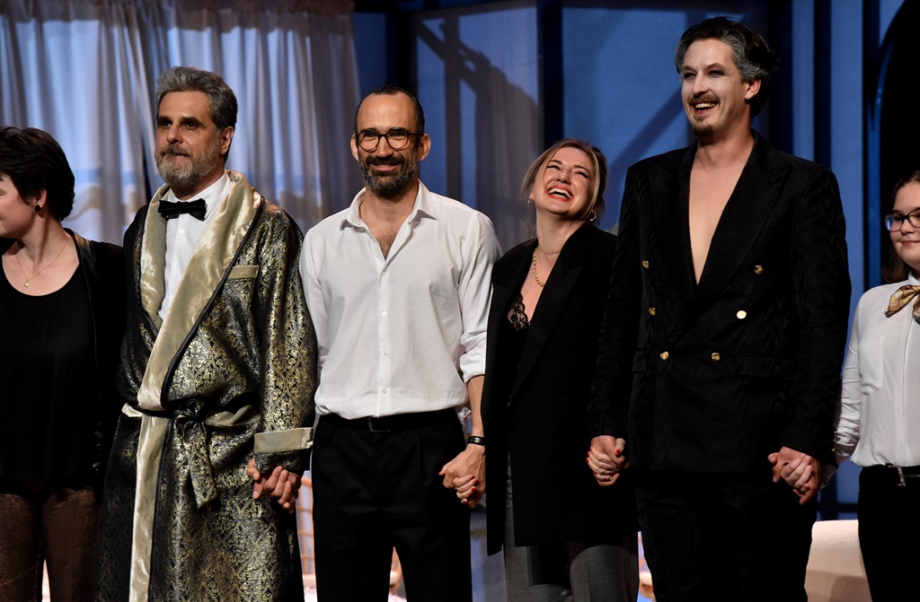 Mačka na vrućem limenom krovu