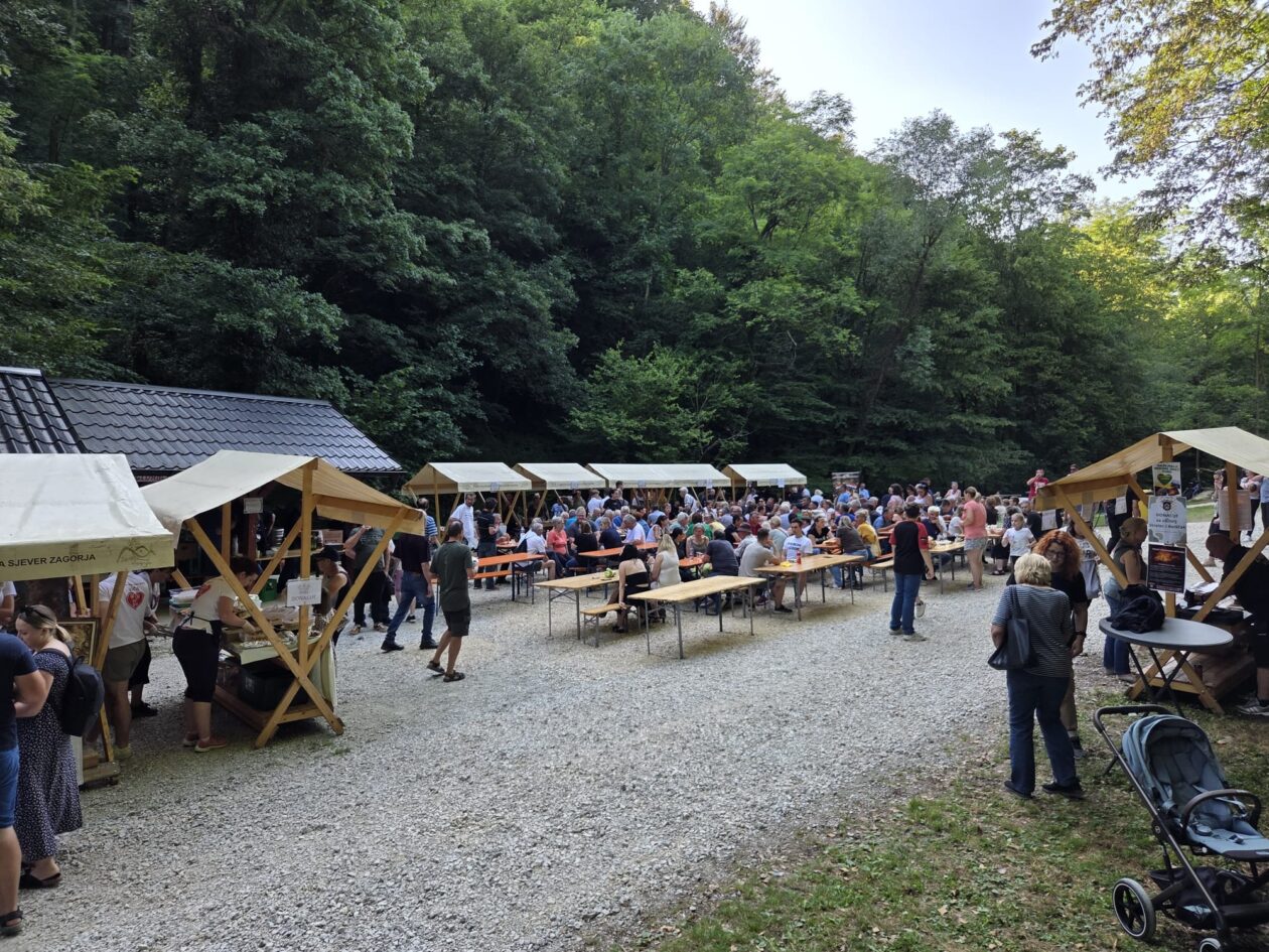 21d2039e-e2b9-4744-8f34-00841146a038