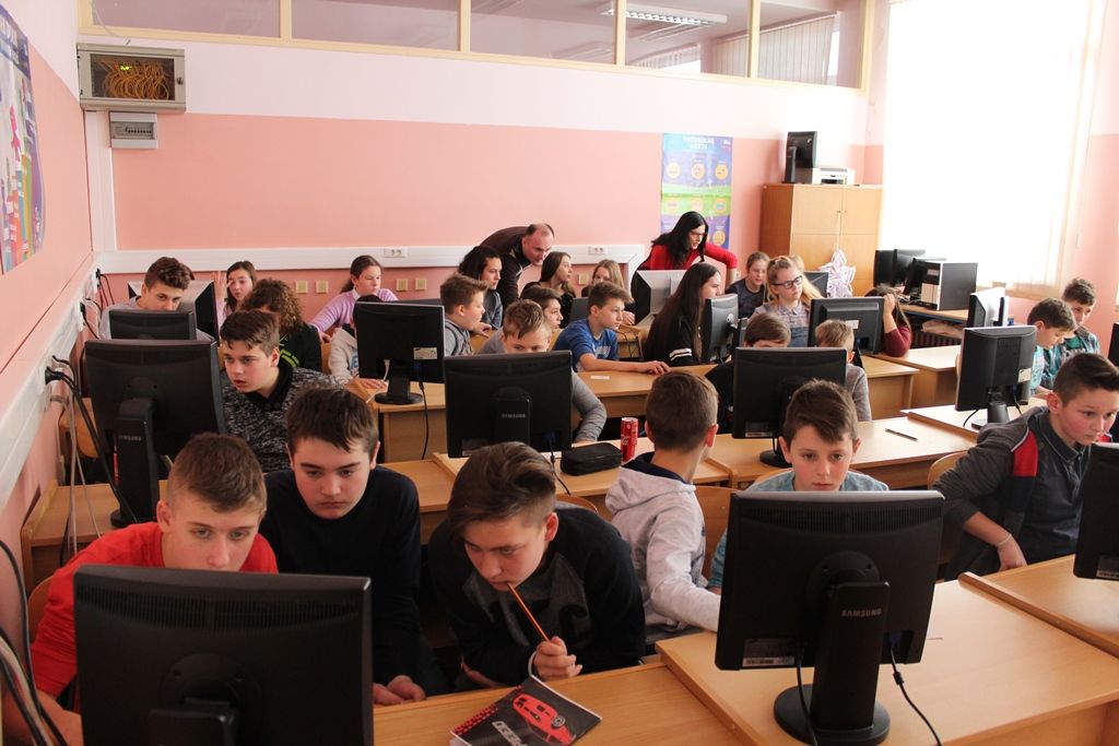 sallyearthcamvinica3546974