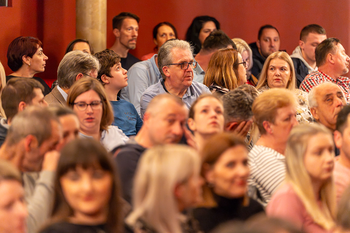 Gola istina – Alex i Bara