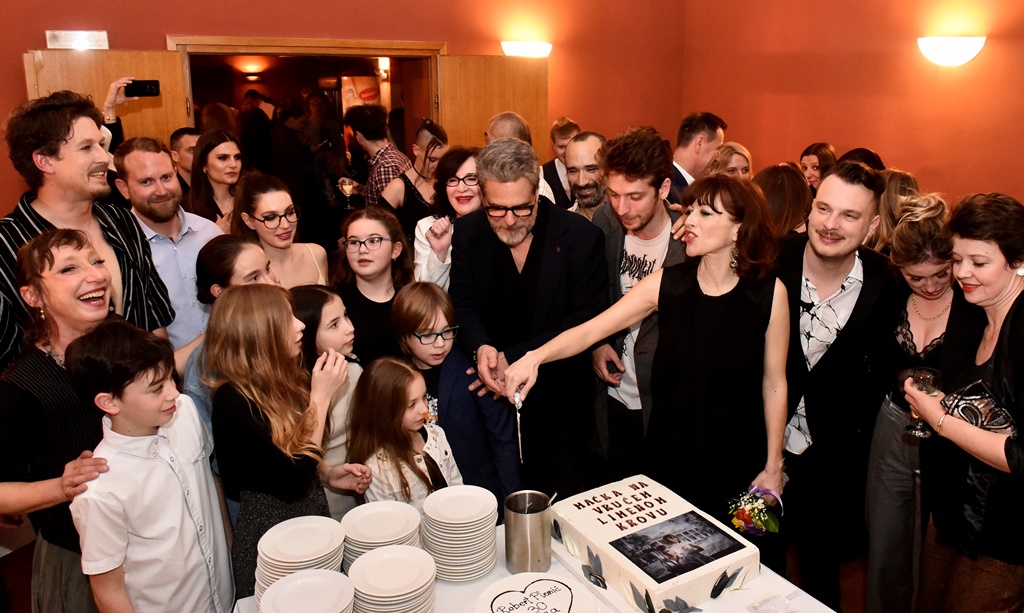 Mačka na vrućem limenom krovu