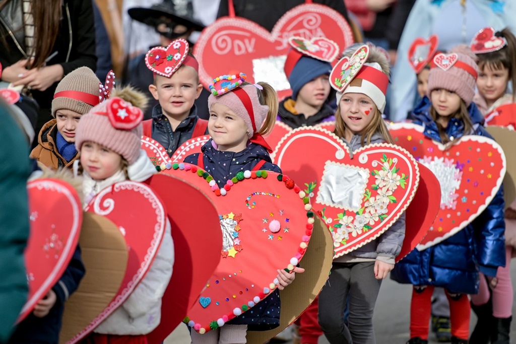 dječji fašnik v marofu