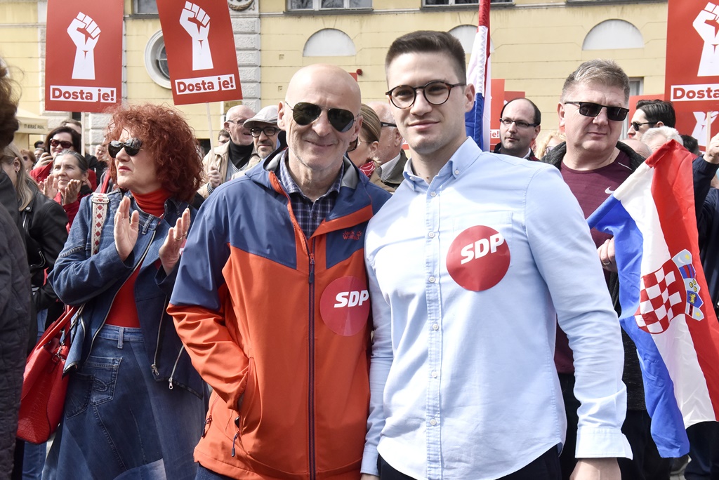 Prosvjed ‘Dosta je!’