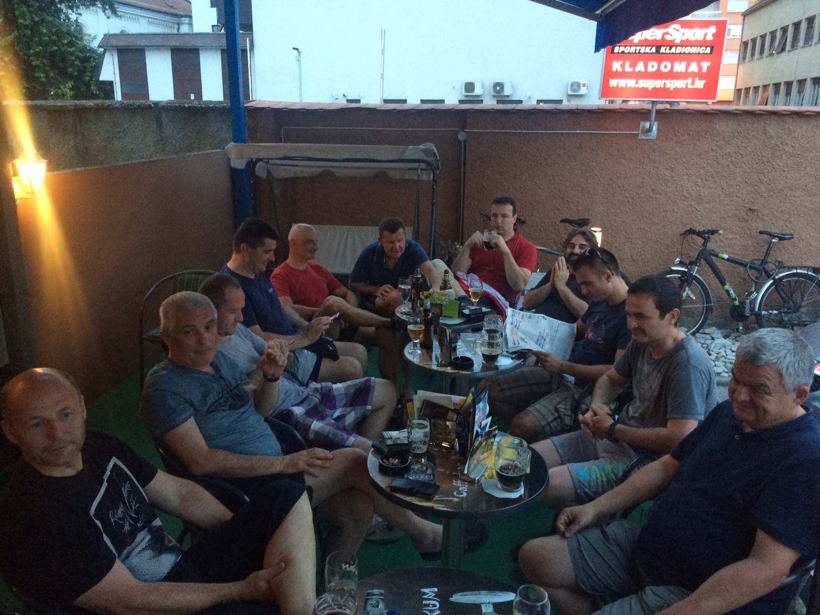 Crni i Bijeli – mali nogomet