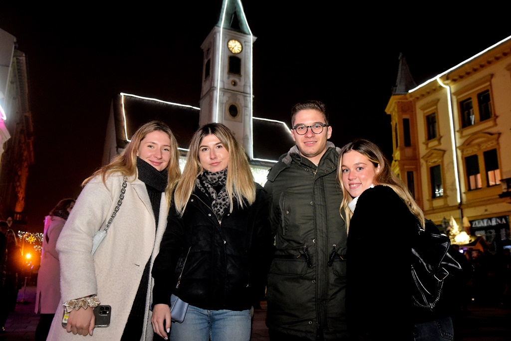 Vanna koncertom na Korzu otvorila Advent u Varaždinu Vanna koncertom na Korzu otvorila Advent u Varaždinu