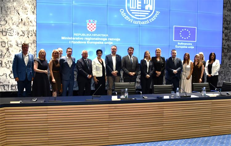 280725-itu-potpis-ugovora-3