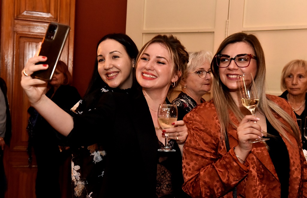 Mačka na vrućem limenom krovu