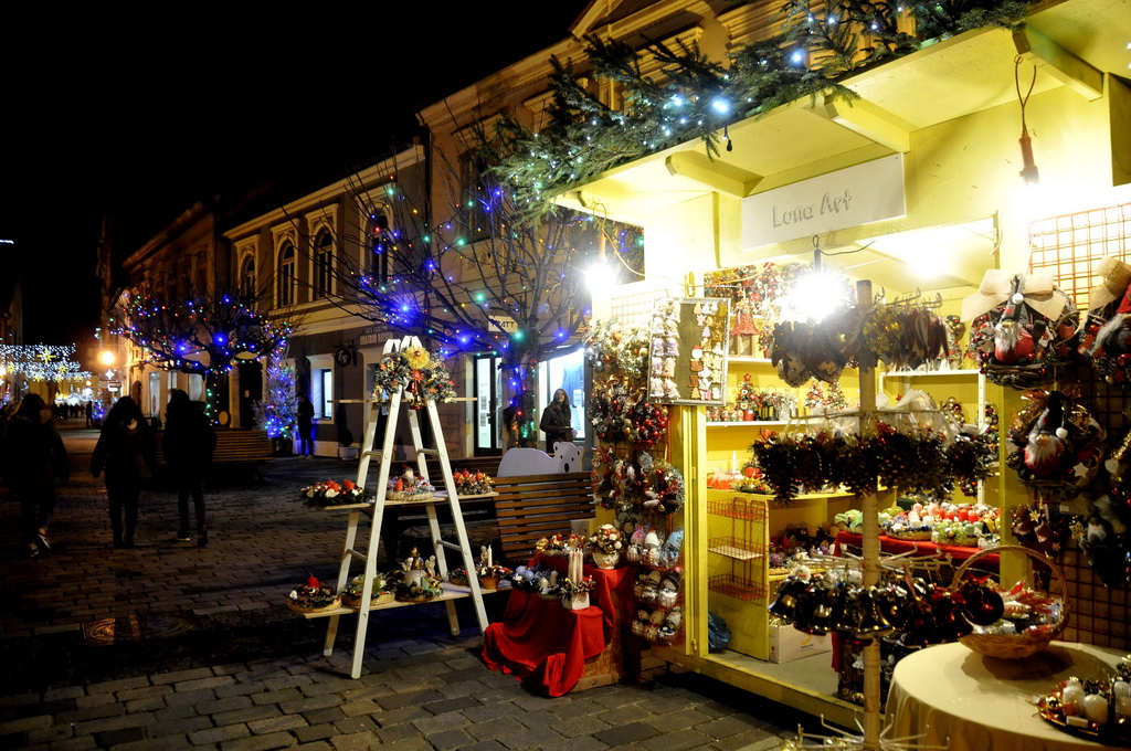 Povodom otvorenja Adventa u Varaždinu upaljeno tisuće lampica