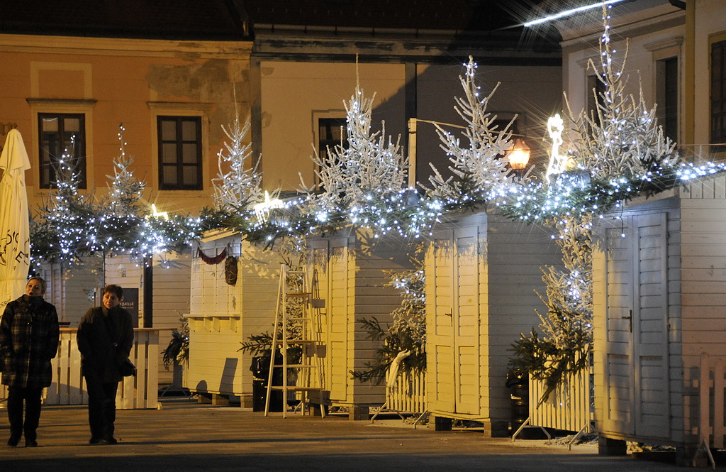 Povodom otvorenja Adventa u Varaždinu upaljeno tisuće lampica