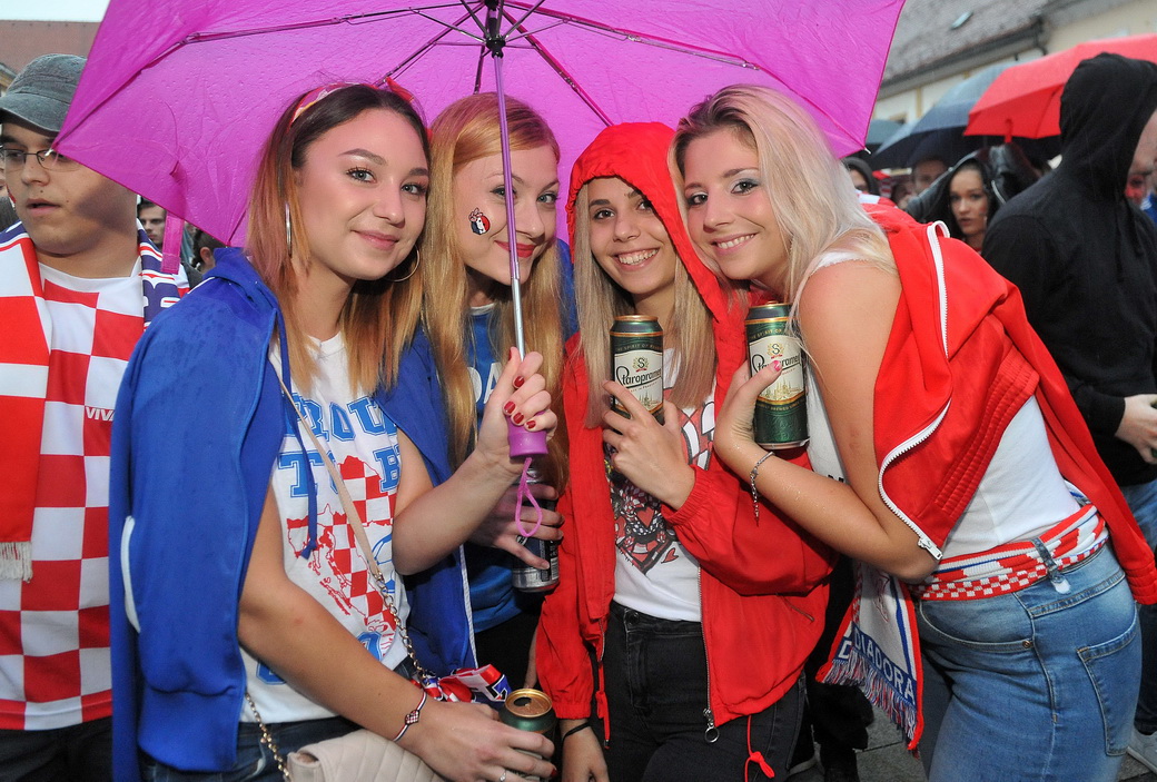 Navijači na Korzu, utakmica Hrvatska – Engleska