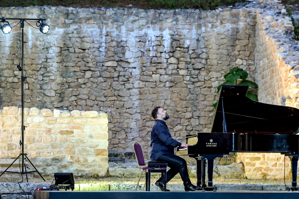 Noctes Aquae Iasae, Gianfranco Pappalardo Fiumara