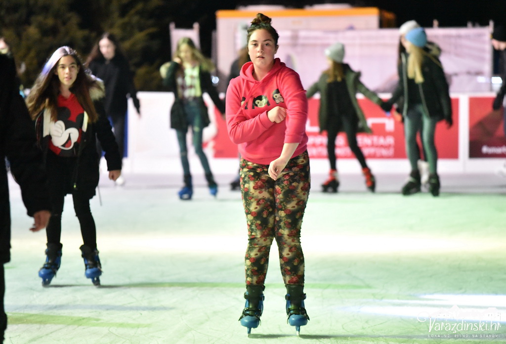 Ledena čarolija na Starom gradu, klizalište, ledeni tobogan,