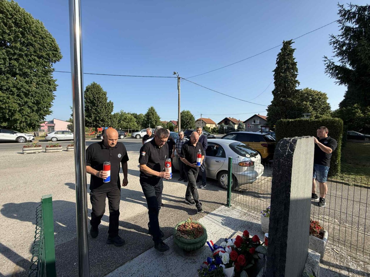 2d890e82-16ad-44a6-b5d5-b23f5be704fa (1)