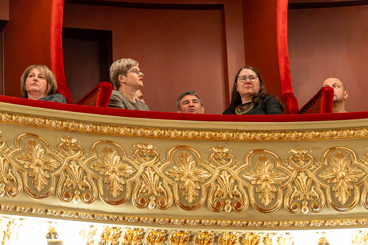 Gola istina – Alex i Bara