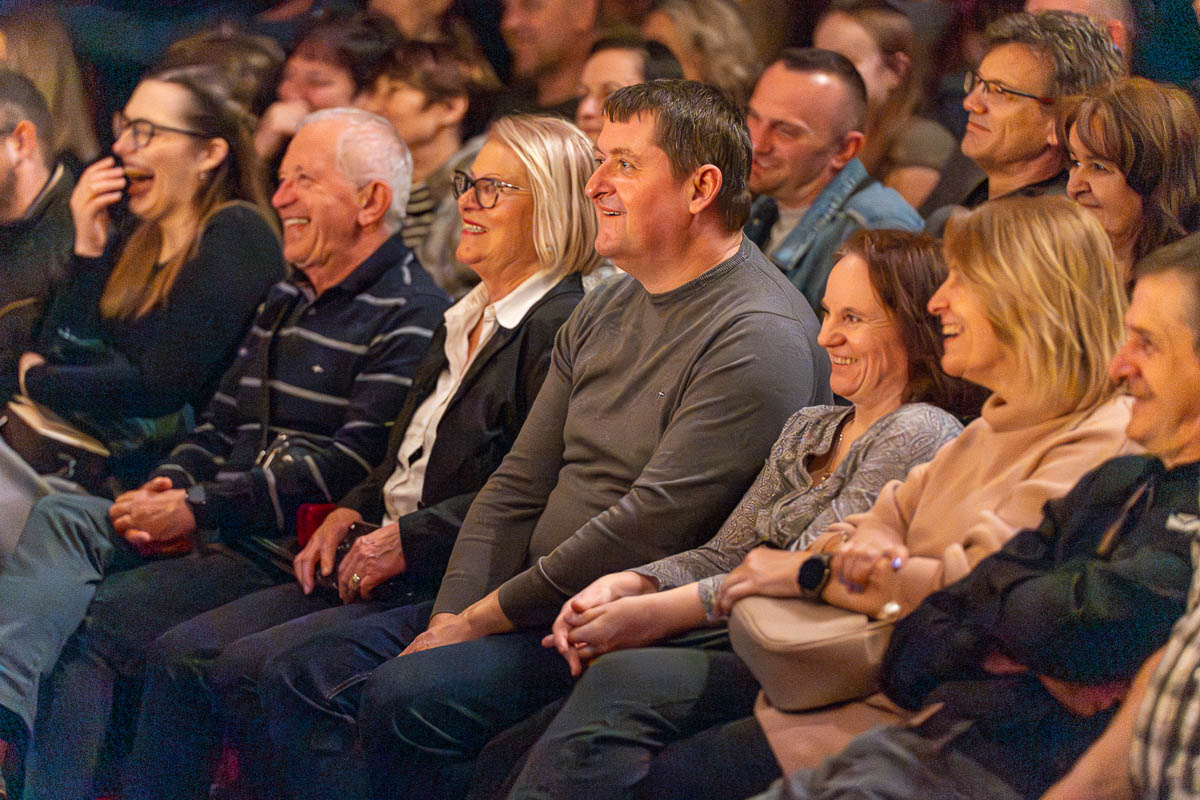 Gola istina – Alex i Bara