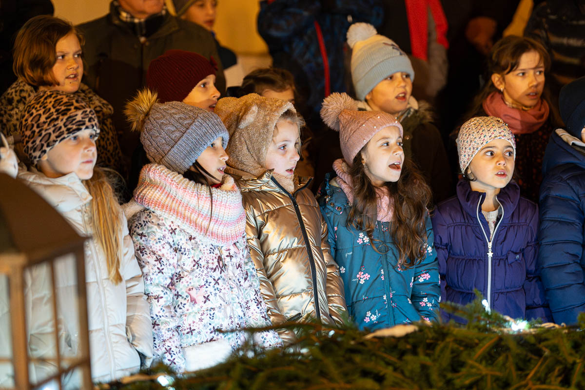 30.11.2024. – Advent i paljenje prve svijeće ispred katedrale_FB Media (1 of 25) 30.11.2024. – Advent i paljenje prve svijeće ispred katedrale_FB Media (1 of 25)