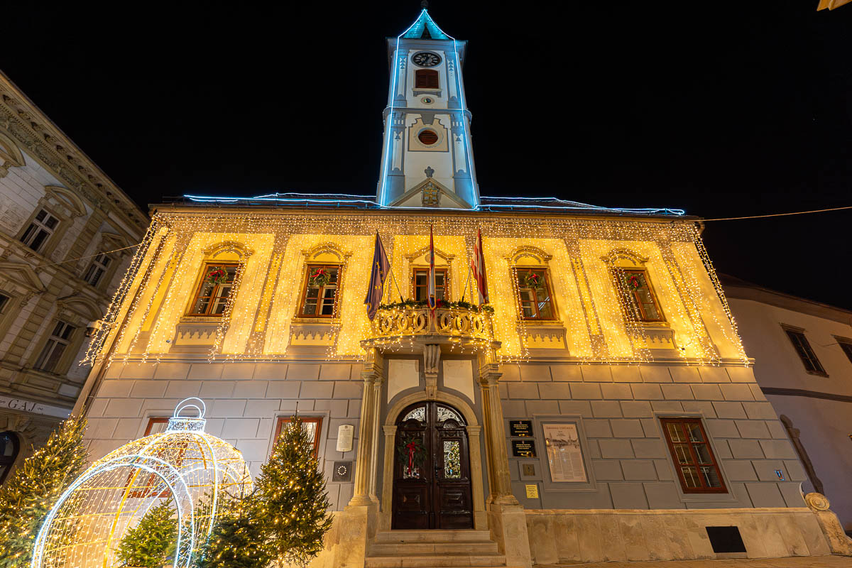 30.11.2024. – Advent i paljenje prve svijeće ispred katedrale_FB Media (13 of 25)